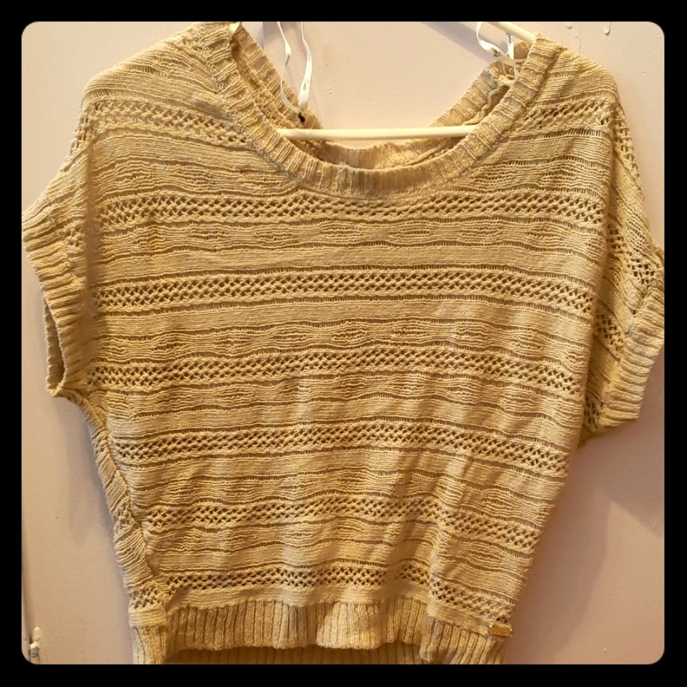 Tee shirt/sweater